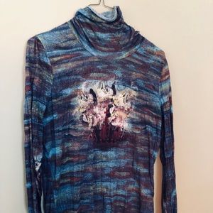 Soft drape-turtleneck of 100% Polyester